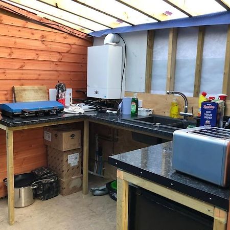 Отель Cox Hill Glamping Badger Труро Экстерьер фото