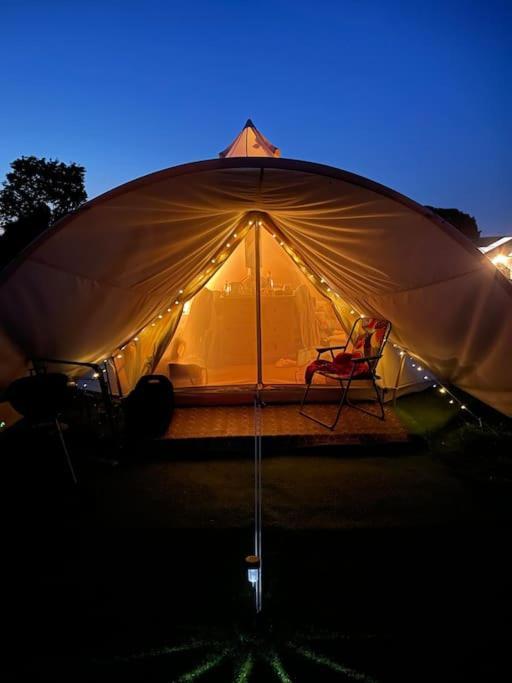 Отель Cox Hill Glamping Badger Труро Экстерьер фото