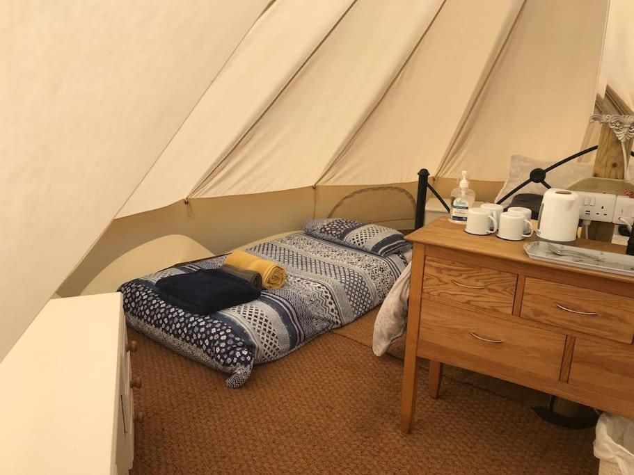 Отель Cox Hill Glamping Badger Труро Экстерьер фото