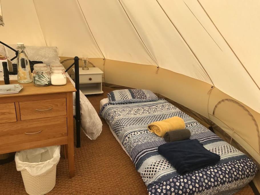 Отель Cox Hill Glamping Badger Труро Экстерьер фото
